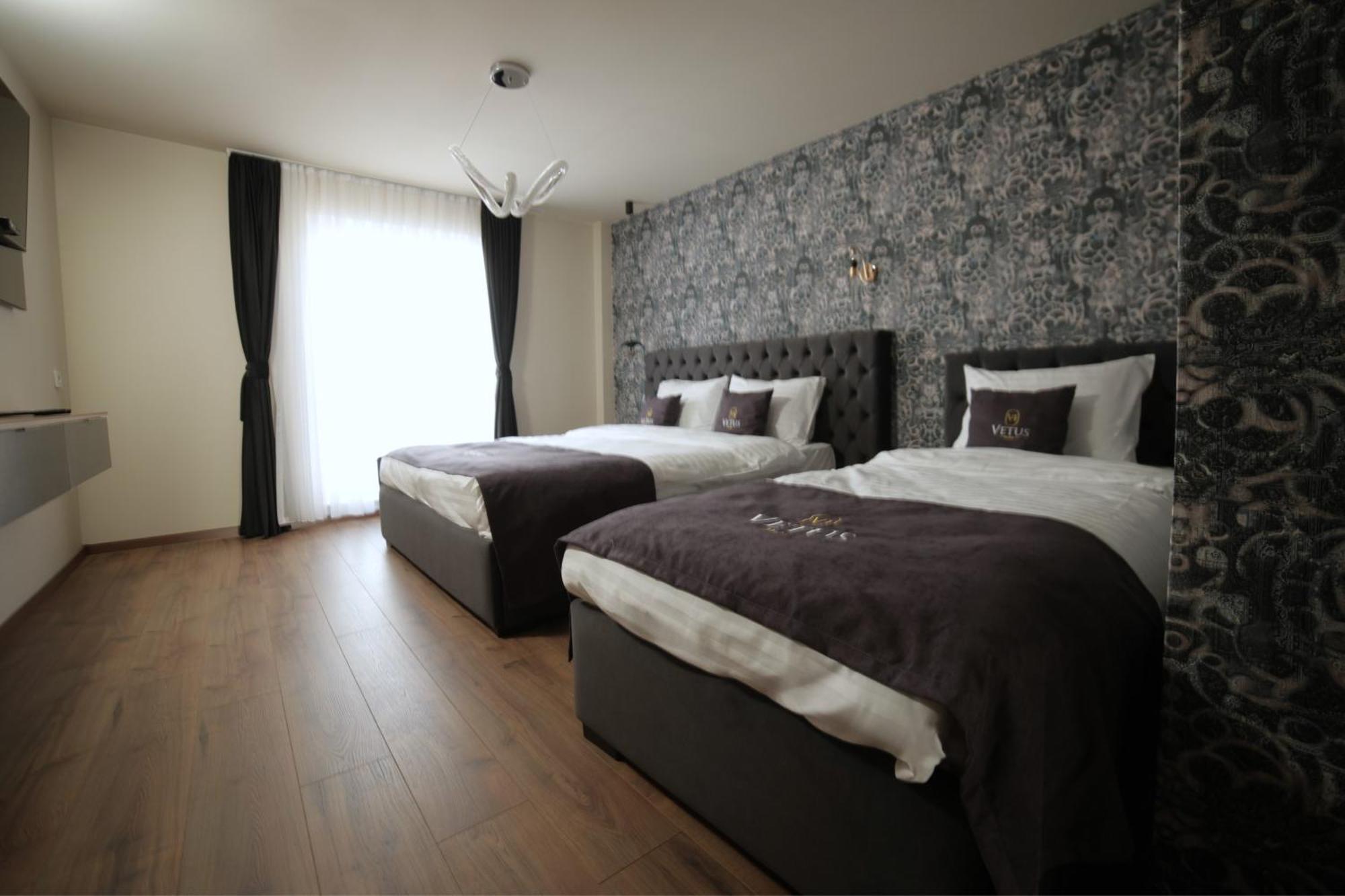 Vetus Hotel Pristina Exterior foto